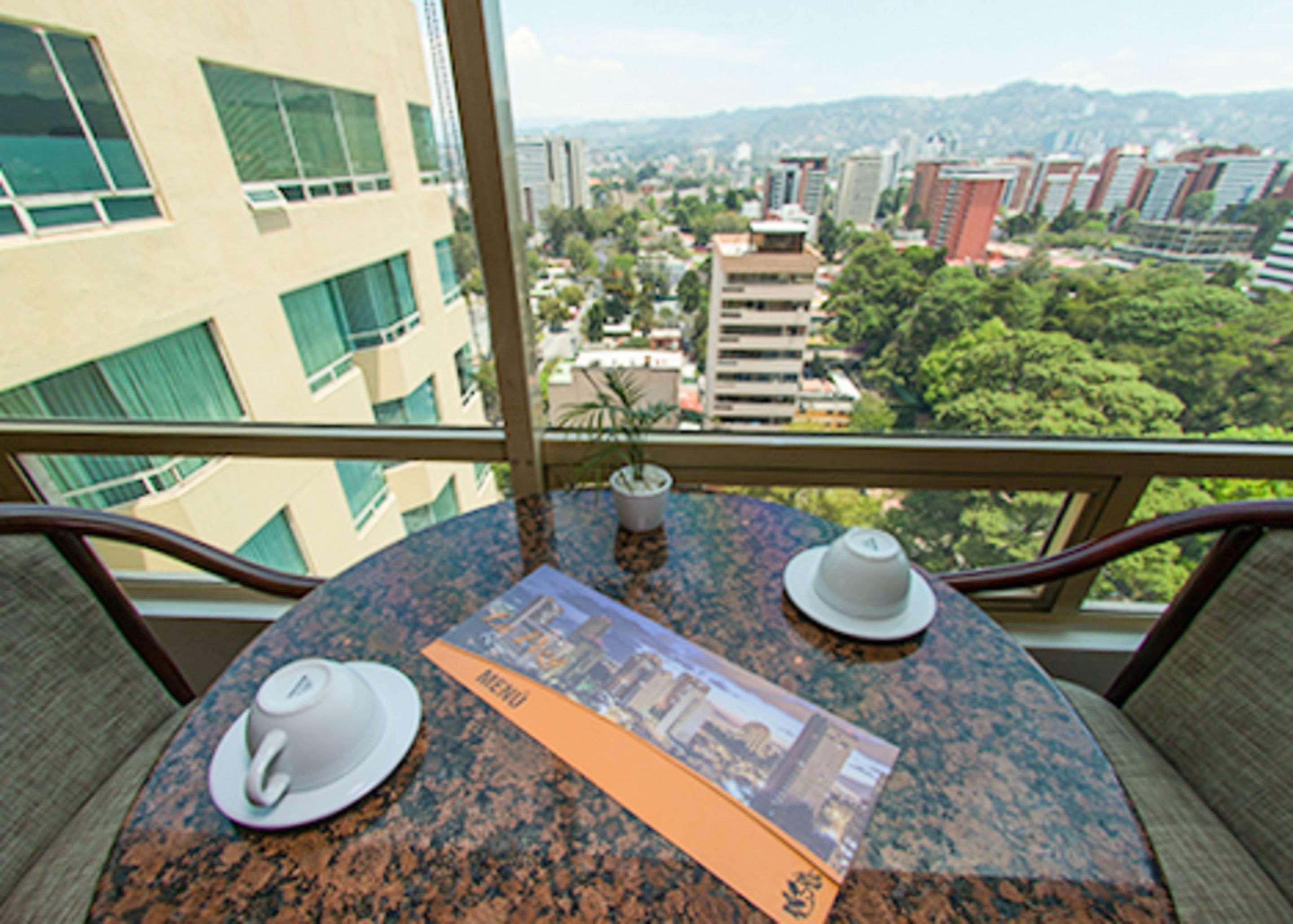 Hotel Clarion Suites Guatemala Экстерьер фото